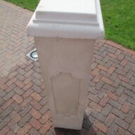 Te  koop 2  mooie  tuinzuilen (beton)