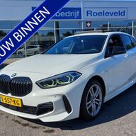 BMW 1-serie 116i Automaat Business Edition M-Sport | Navi | Apple Carplay+Android Auto | Clima | Cruise | Led Koplampen | Panorama Schuifdak | Pdc V+A+Camera | Licht+Regensensor | Privacy Glass | 17&amp;#039;&amp;#039;lm