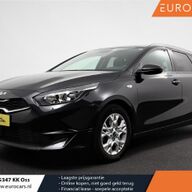 Kia Ceed Sportswagon 1.0 T-GDi Prestige | Navigatie | Apple Carplay / Android Auto | Climate Control | Cruise Control | Camera | Dab | Lichtmetalen Velgen | Lane Assist | Privacy Glass |