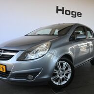 Opel Corsa 1.4-16V Cosmo Airco Cruise control Trekhaak Stuur/stoelverwarming PDC Inruil Mogelijk!