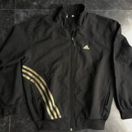 Adidas sportjas small(voor iemand van 1.7m)