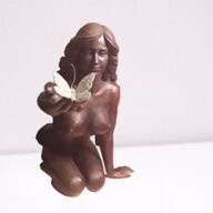 Levensgroot exclusief bronzen beeld vlindermeisje