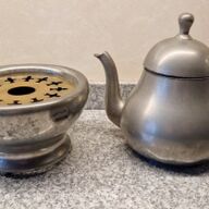 Tinnen theepot met waxine warmhoudplaat  Den haag keurmerk meeuws en zoon