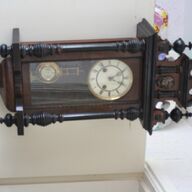 Antieke wandklok minstens 100 jaar oud