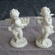 2 zeer mooie oude witte engelen