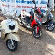 ONLINE VEILING: Partij scooters