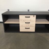 (32) Zeer mooie kast met 3 laden