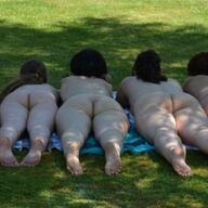 Welke vrouwelijke naturist wil iemand met beperking op vakantie begeleiden?