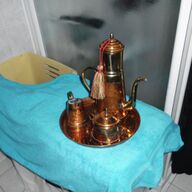 Identiek oud echt koperen koffieservies