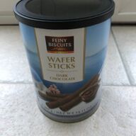 Blik Feiny Biscuits wafer sticks dark chocolate met deksel.