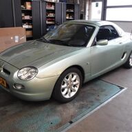 MG F 2001