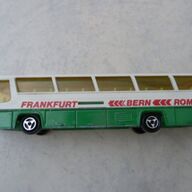 Majorette Beige/groen Autobus No 373 Ech.1/87