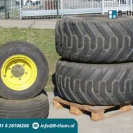 John Deere 5515V NOKIAN 550/60R22.5 + Voor Banden + Velg