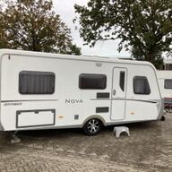 HYMER ERIBA NOVA 495 ENKELE BEDDEN / VOORTENT