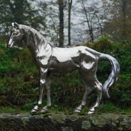 Beeld van een paard aluminium , paard