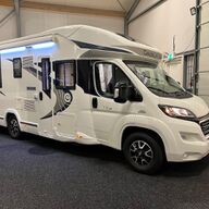 Chausson Queensbed/Hefbed/Schotel/Solar/Extra sloten/Trekhaak/Als nieuw!