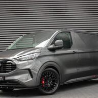 Ford Transit Custom 300 2.0 TDCI L2H1 AUTOMAAT 136PK JB- EDITION / FULL BLACK / APPLE CARPLAY / 3- ZITS / MY2024 / DIRECT RIJDEN