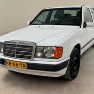 Mercedes-Benz 200-500 (W124) 300 E 4-Matic Volledig gerestaureerd