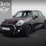 MINI 5-Deurs Cooper John Cooper Works Trim Pakket + Connected Navigation + Comfort Access + LED + 17&amp;#039;&amp;#039;