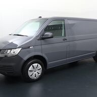 Volkswagen Bedrijfswagens Transporter 2.0 TDI L2H1 28 | 150 PK | Trekhaak | Verzwaarde vering achter | Achteruitrijcamera |