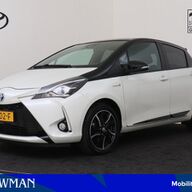 Toyota Yaris 1.5 Hybrid Bi-Tone Plus I Navigatie I Climate Control I Cruise Control I Camera I USB I LM Velgen I 1e Eigenaar I Volledig LOUWMAN Onderhouden I Panoramadak I Keyless Entry/Start I