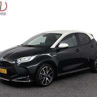 Toyota Yaris 1.5 Hybrid Launch Edition | Trekhaak | Head-Up display | Stoelverwarming | Parkeer sensoren voor + achter |