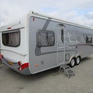 Hymer Eriba 670 airco 2xmover auping bedden luifel tent mooi