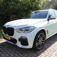 BMW X5 xDrive45e M-Sport High Executive 22 Inch Pano,Laser,Head up,H&amp;amp;K,Soft Close, Panorama-Glasdak Sky Lounge 1 eig Ned. Auto verw beker houders.