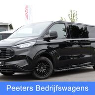 Ford Transit Custom 320 2.0 TDCI L2H1 DC Black Edition Camera, Cruise, Automaat, Stoelverwarming, Trekhaak, 2 x Schuifdeur, Carplay, Multimedia, 136PK, Leverbaar!