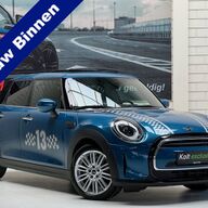 MINI Mini 1.5 One Classic Trim Plus Chili Turbo 102 PK 5 Deurs / Automaat / Panoramadak / Navigatie / Sport Int / Park Sensors / 17&amp;quot; LM Ve