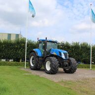 New Holland T7060