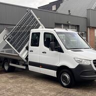 Mercedes-Benz Sprinter 517 CDI 433 170pk Automaat 3-Zijdenkipper Airco Cruise control Trekhaak 3500kg 6-Persoons Navigatiesysteem Telefoonverbinding Apple carplay Camera Euro 6 DC Dubbele cabine Bakwagen Pick-up Open laadbak Kieper