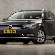 Volkswagen Passat Variant 1.6 TDI Deluxe (PANORAMADAK, NAVIGATIE, CRUISE, CLIMATE, LEDEREN SPORTSTOELEN, STOELVERWARMING, ARMSTEUN, LM VELGEN, PARKEERSENSOREN, NIEUWE APK)