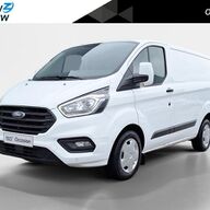 Ford Transit Custom 320 2.0 TDCI L1H1 Trend 130PK | Camera | Cruise Control | 3zits | 2500KG Trekgewicht | Parkeersenoren | All-season banden | Laadruimteverlcihting |