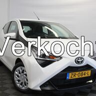 Toyota Aygo 1.0 VVT-i x-play AIRCO | LED | CAMERA | NAVI | CV | ELECRM